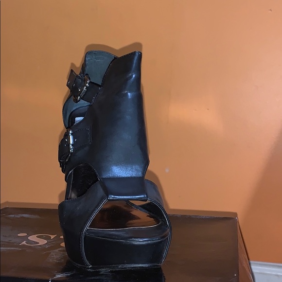 Women’s shoes - Picture 4 of 5